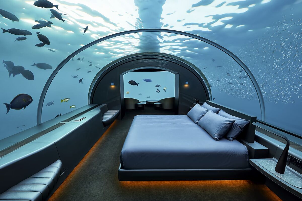 Working Underwater On A $US50k/night Hotel Suite